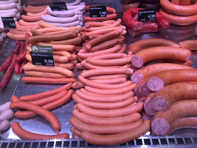 charcuterie-ROCBARON-min_sausages_meat_butchery-1069321